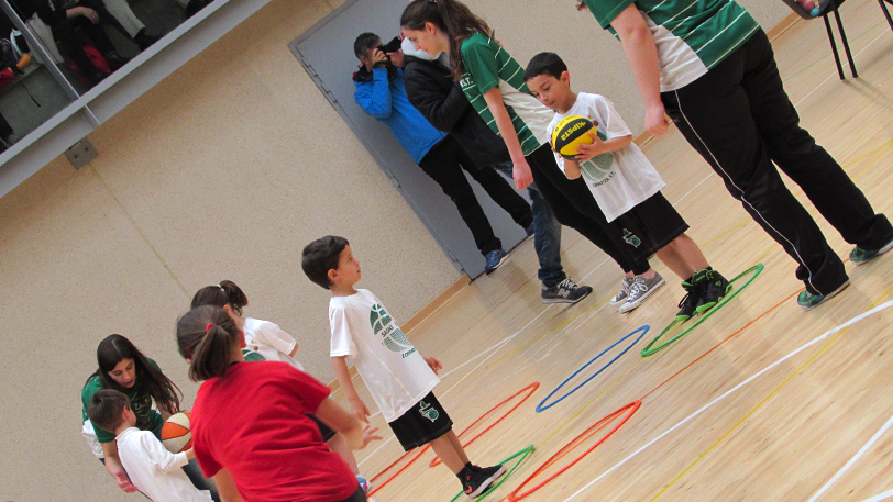 Diversión y mucho baloncesto en la Topaketa de Saski Eskola