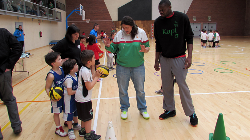 Diversión y mucho baloncesto en la Topaketa de Saski Eskola