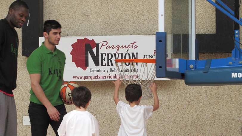 Diversión y mucho baloncesto en la Topaketa de Saski Eskola