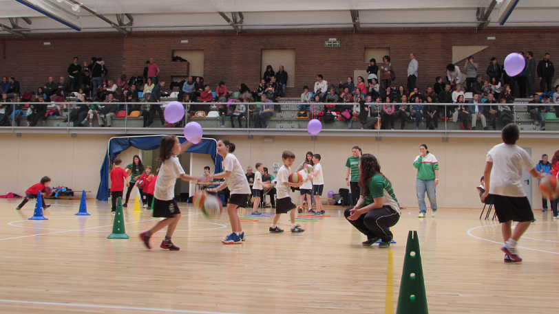 Diversión y mucho baloncesto en la Topaketa de Saski Eskola