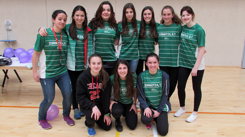 Diversión y mucho baloncesto en la Topaketa de Saski Eskola